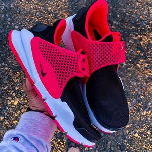 Nike Sock Dart • Women’s size 6.5